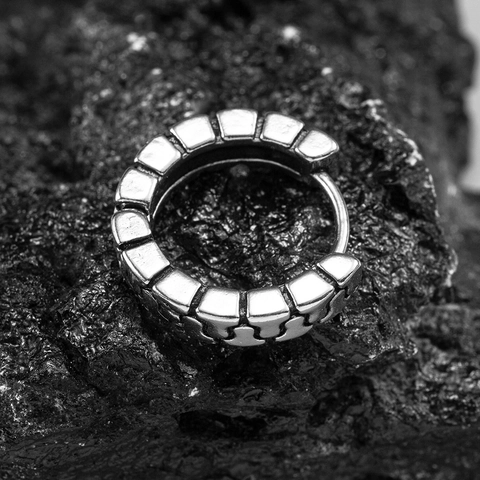 Orecchino a Cerchio in Acciaio al Titanio Industriale Vintage per Uomo Donna Texture Puzzle Geometrica Argento Antico Gioielli Punk