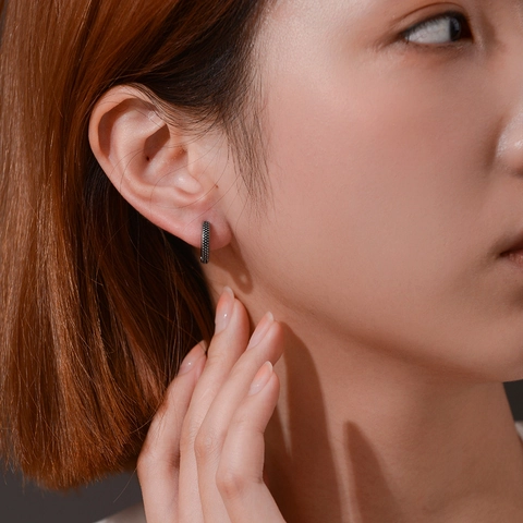 Vintage Titanium Steel Huggie Hoop Earrings Unisex Korean Style Polished Distressed Dotted Texture Silver Metallic Piercing Jewelry
