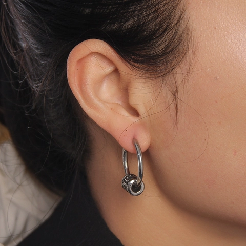 Unisex Titanium Steel Hoop Earrings With Sliding Heart Bead Retro Punk Style Polished Stainless Steel Earring For Men Women Jewelry