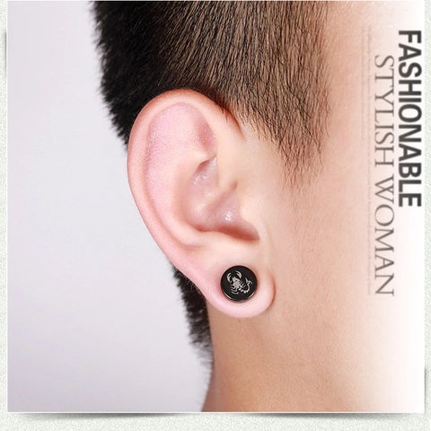 Orecchini a Bottone Magnetici in Acciaio al Titanio Scorpione Rotondi Senza Buco Neri Magnete Clip per Orecchie Punk Rock Gioielli Unisex