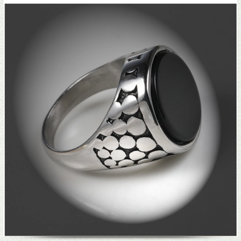 Anello da Uomo Vintage in Acciaio Inossidabile Con Grande Pietra Nera Argento Antico Stile Punk Fascia Incisa Gioielli