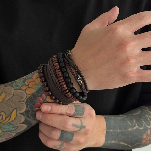 Bracciale in Pelle Multistrato Retrò da Uomo con Perle in Legno Intrecciate Regolabile Punk Bohemian Accessorio Gioiello
