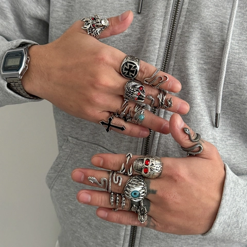 Vintage Punk Gotico Anelli Collezione per Uomo Argento Antico Teschio Serpente Drago Croce Occhio Strass Turchese Gioielli Hip Hop