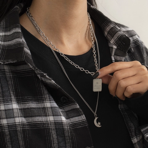 Collana a Doppio Strato in Acciaio Inossidabile Stella Luna per Uomo Donna Ciondolo con Targhetta Rettangolare Lettera Gioielli