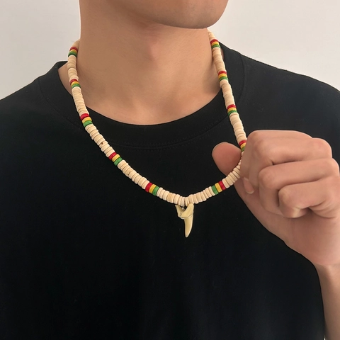 Collana con Pendente a Dente di Squalo in Legno e Guscio di Cocco Etnica da Uomo Collana di Perline Fatta a Mano Stile Tribale Hippie