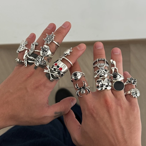 Antiksilber Legierung Vintage Punk Totenkopf Ring Kollektion Gothic Spinne Poker Street Schmuck Zubehör Geschenk für Männer