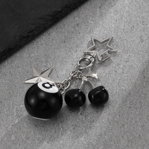 Portachiavi da Biliardo Hip Hop Cherry Black 8 Ball per Uomo Ciondolo a Stella in Metallo Lega Creativa Accessorio per Borsa Streetwear