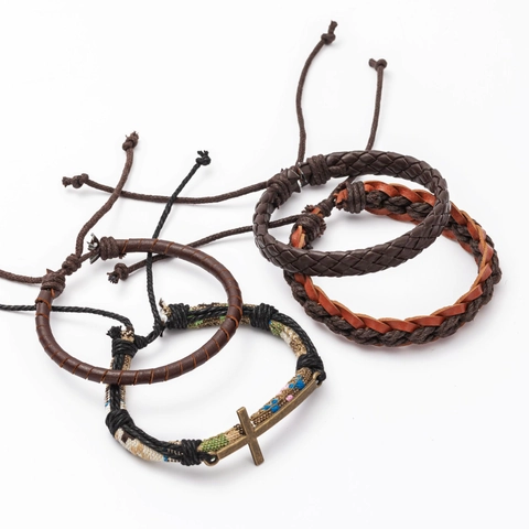 Bracciale in Pelle Intrecciata Multistrato Vintage Set Ciondolo a Croce Corda in PU Pelle Regolabile Gioielli Unisex Regalo