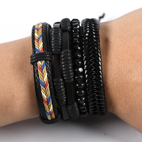 Set di Braccialetti Vintage da Uomo in Pelle di Vacchetta Intrecciata Multistrato Neri Punk Perline in Legno Ciondolo in Lega