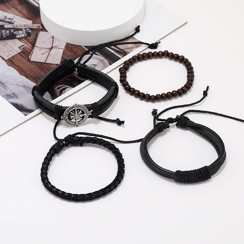 Set di Braccialetti in Pelle di Vacchetta Multistrato Vintage da Uomo Pendente a Bussola Corda Intrecciata Perle di Legno