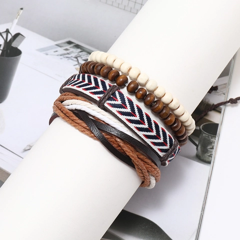 Bracciale Multistrato Uomo Vintage in Pelle di Vacchetta Perline in Legno Cordino Intrecciato Etnico Regolabile Gioielli Fatti a Mano Boho Regalo