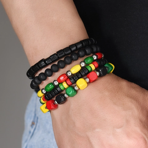 Handgemachtes Mehrschichtiges Holzperlen Armband Set Rasta Farben Rot Gelb Grün Schwarz Legierung Spacer Ethnisch Reggae Schmuck