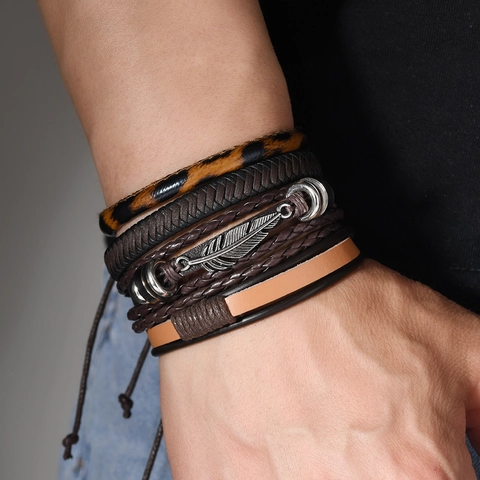 Set di Braccialetti in Pelle Vintage da Uomo Cordino Intrecciato Multistrato Con Ciondolo a Piuma in Lega Stampa Leopardata Punk