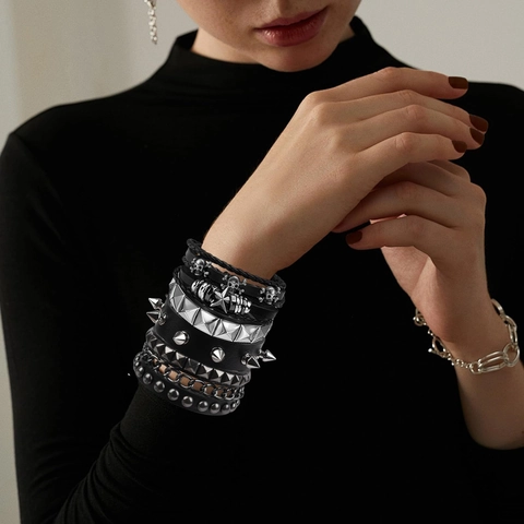 Vintage Punk Multi Layer Lederen Armband Set Voor Mannen Legering Schedel Ster Met Noppen Piramide Spike Ketting Polsband Gothic Rock Sieraden