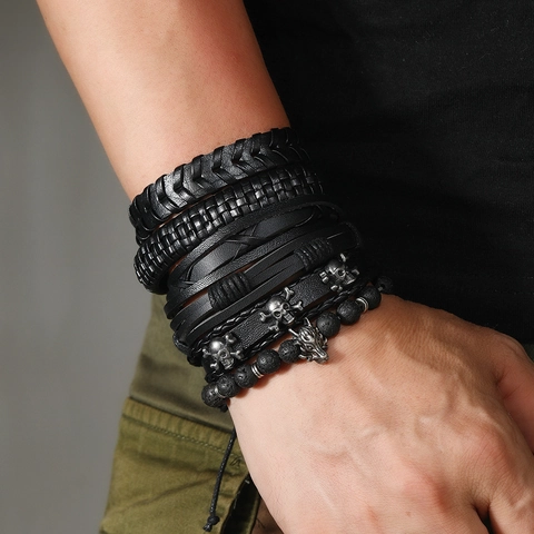 Bracciale da Uomo Vintage Punk con Testa di Lupo e Teschio Multistrato in Pelle PU Intrecciata Gothic Rock Pietre Laviche Regolabile Gioielli