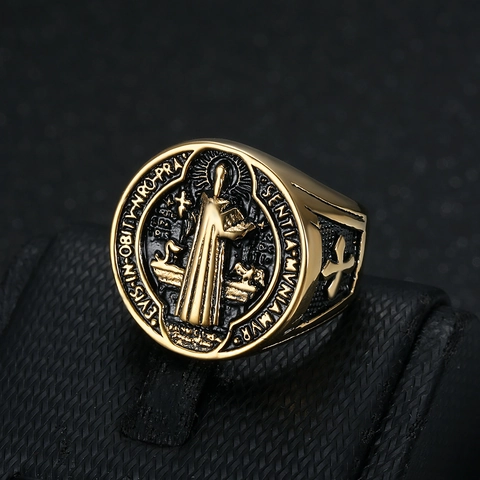 Bague Médaille Exorcisme Saint Benoît pour Hommes Acier Inoxydable Plaqué Or Religieux Hip Hop Punk Chevalière Bijoux Cadeau