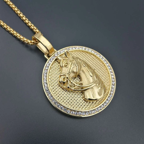 Collana con Pendente a Disco a Rilievo con Testa di Cavallo in Acciaio Inossidabile Hip Hop Oro Argento Strass Gioielli da Uomo Donna