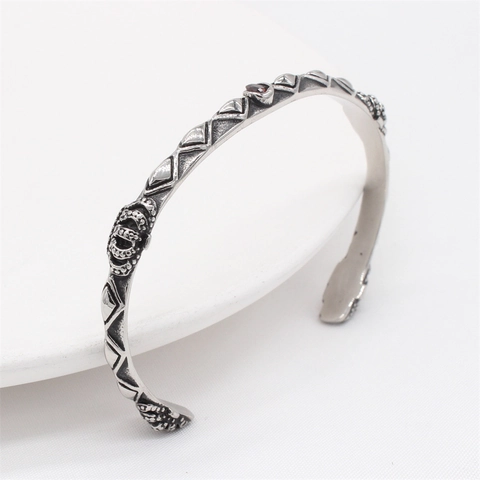 Vintage Herren Titanstahl Krone Armreif Altsilber Retro Geometrisches Muster Roter Strass Eingelegt Punk Armband Schmuck