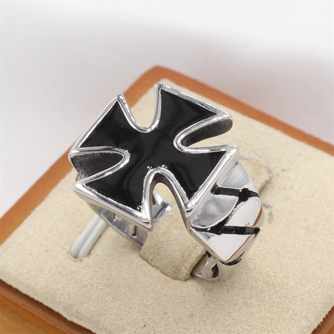 Anello da Uomo Retro in Acciaio al Titanio con Croce di Malta Vintage Stile Gothic Punk Colore Nero Rosso Argento Gioielli Biker