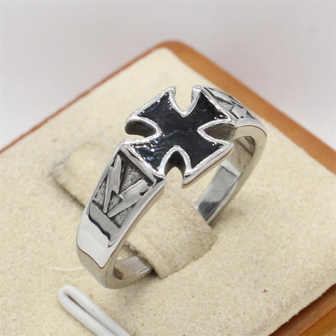Anello da Uomo in Acciaio al Titanio con Croce di Ferro Vintage Punk Gotico Biker con Smalto Nero Oro Argento Gioielli Regalo