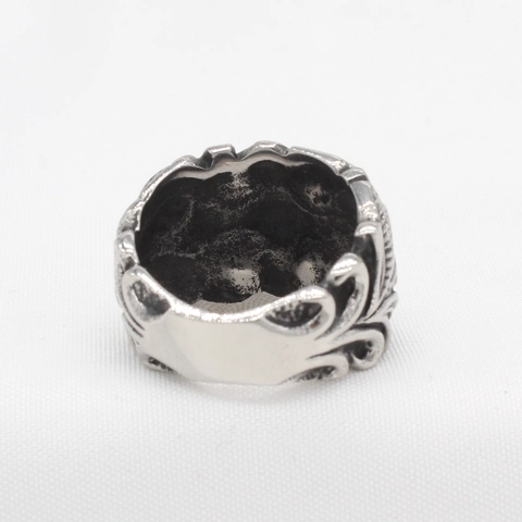 Anillo de Cruz de Acero Inoxidable Vintage para Hombre Banda Gótica Punk Relieve Pluma Color Plata Oxidada Joyería