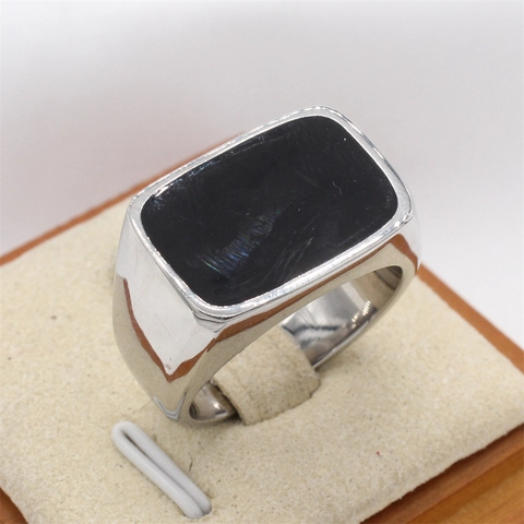 Anello a Sigillo da Uomo Minimalista in Acciaio Inossidabile con Intarsio in Smalto Nero Rettangolare Fascia Argento Lucida