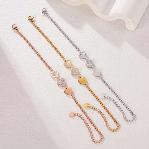 Pulsera de Triple Corazón de Acero de Titanio Minimalista para Mujer Pulsera de Dije con Colgante de Strass Dulce Joyería Regalo Ajustable