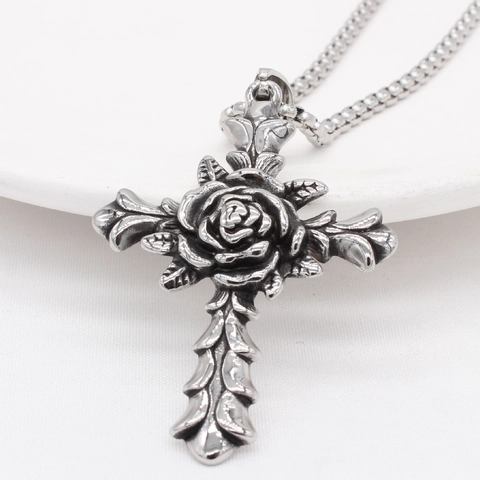 Collier Pendentif Croix Rose en Acier Titane Gothique Vintage pour Hommes Bijoux en Acier Titane Style Punk Rétro