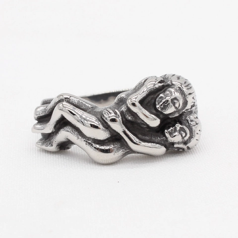Retro Personalisierter Paar Umarmung Titanstahl Ring Künstlerische Doppel Figur Relief Skulptur Distressed Band Schmuck Für Herren Damen