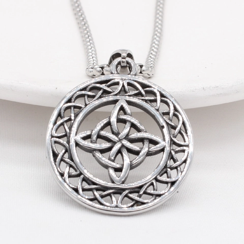 Vintage Viking Celtic Knot Round Pendant Titanium Steel Necklace For Men Retro Nordic Totem Hollow Amulet Jewelry Accessory