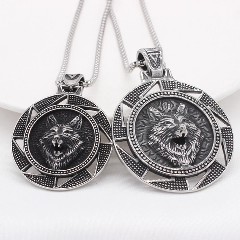 Pendentif Tête de Loup en Relief en Acier Titane Vintage pour Hommes Rétro Style Viking Punk Pendentif Forme de Pièce Ronde