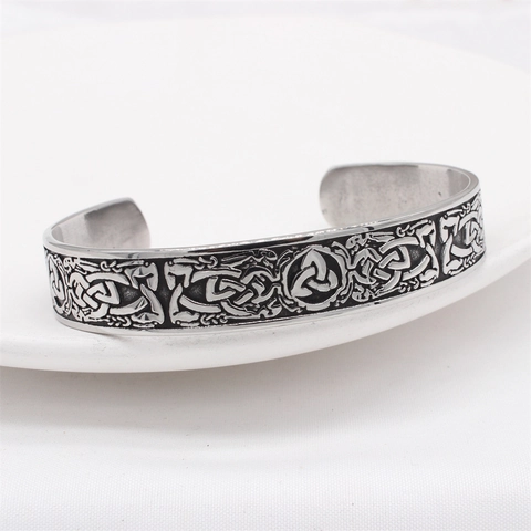Bracciale Rigido Viking in Acciaio al Titanio Con Nodo Celtico Retrò Nordico Triquetra Per Uomo Vintage Invecchiato Regolabile
