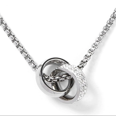 Collana con Ciondolo a Doppio Anello Intrecciato in Acciaio al Titanio Minimalista per Uomo Donna Argento Strass Gioielli