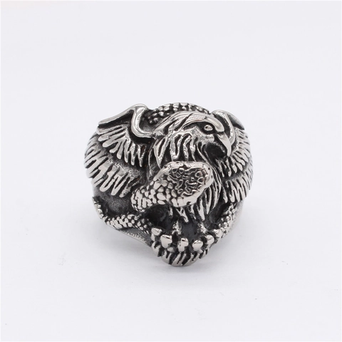 Anello in Acciaio al Titanio con Aquila e Serpente per Uomo Retrò Punk Rilievo Totale Animale Anello a Fascia Biker in Acciaio Inossidabile Gioielli
