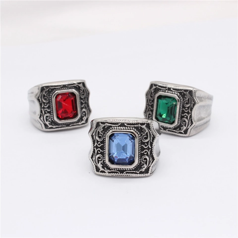 Bague pour Hommes en Acier au Titane Vintage Carré Sertie de Strass Style Cour Gravée Rétro Punk Gothique Bijoux