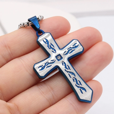 Collana con Ciondolo a Croce in Acciaio al Titanio da Uomo Motivo a Fiamma Tribale Strass Intarsiato Gioielli Gothic Punk