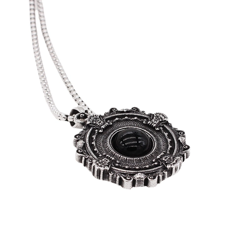 Colgante Gótico Vintage con Gema Negra para Hombre Retro Acero de Titanio Redondo Relieve Amuleto Solo Colgante Sin Cadena