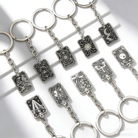 Vintage Metal Tarot Card Keychain For Bag Alloy Enamel Pendant Strength Lovers Wheel Of Fortune Mysterious Mystical Jewelry Key Ring Gift