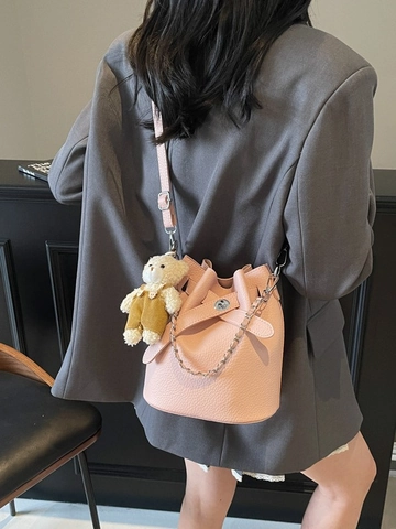 Bolso Cubo de Cuero PU para Mujer de Moda Bolso Bandolera Minimalista Textura Lichi con Cadena Plateada y Llavero de Oso