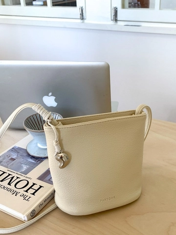 Women Lychee Grain PU Leather Bucket Bag Minimalist Crossbody Shoulder Bag With Heart Charm Elegant Casual Handbag For Daily