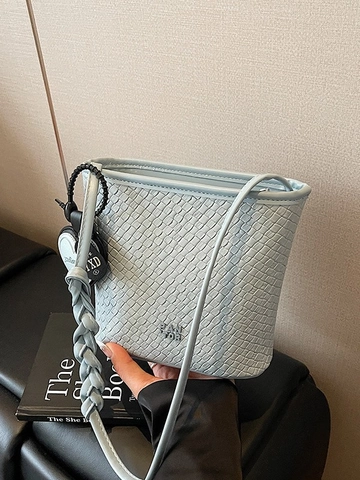 Fashion Women Weaving Bucket Bag PU Leather Crossbody Bag Braided Strap Small Shoulder Bag with Heart Charm Handbag