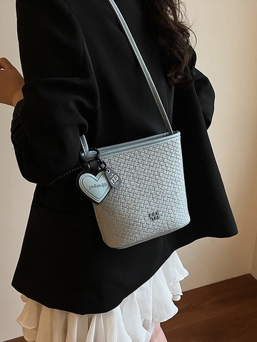 Fashion Women Weaving Bucket Bag PU Leather Crossbody Bag Braided Strap Small Shoulder Bag with Heart Charm Handbag