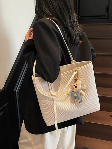 Sac Cabas Rétro Grande Capacité Femme Texture Tissée Cuir PU Sac à Bandoulière Décontracté Travail Navette Avec Pendentif Ours