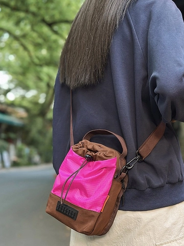 Small Nylon Drawstring Bucket Crossbody Bag Water Resistant Colorblock Shoulder Bag For Women Outdoor Travel Casual Handbag