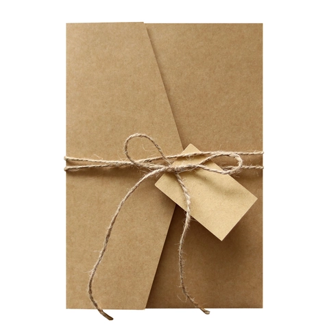Inviti di Nozze in Stile Europeo Intagliati al Laser Set in Carta Kraft Con RSVP Card Corda di Juta Biglietti Floreali