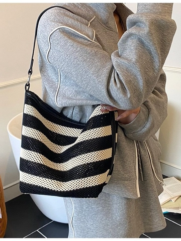 Women Striped Woven Shoulder Bag Large Capacity Knit Hobo Tote Bag With PU Leather Trim Casual Summer Vacation Handbag