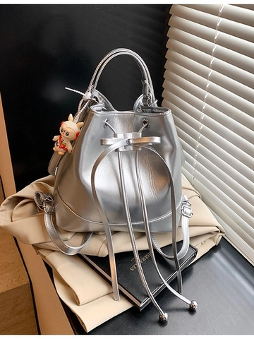 Zaino da Donna alla Moda in Pelle PU con Fiocco e Coulisse Lucida Borsa a Tracolla Casual da Viaggio con Ciondolo a Coniglietto