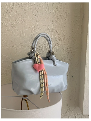 Bolso Boston de Cuero PU para Mujer Bolso de Mano Minimalista Casual Color Sólido Con Colgante de Corazón Cuerda Trenzada