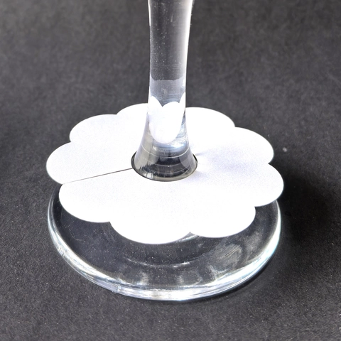 Tarjetas Marcadoras de Copas de Vino de Papel Perlado Forma de Flor Corte Láser Tarjetas de Lugar para Decoración de Mesa de Boda