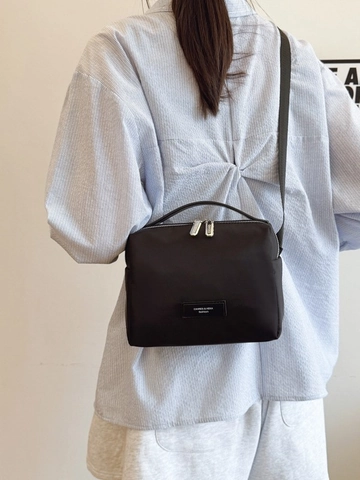 Women Fashion Nylon Square Crossbody Bag Lightweight Versatile Shoulder Handbag With Zipper Closure For Daily Use